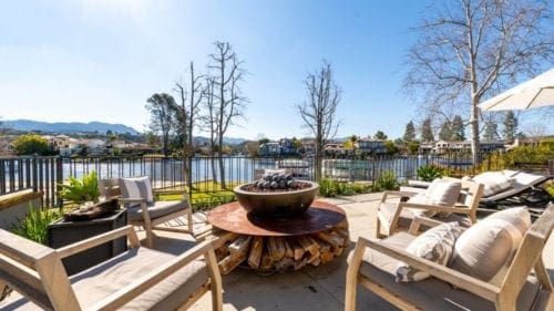 Contemporary lakeside backyard remodel in Westlake Village by JRP Design & Remodel