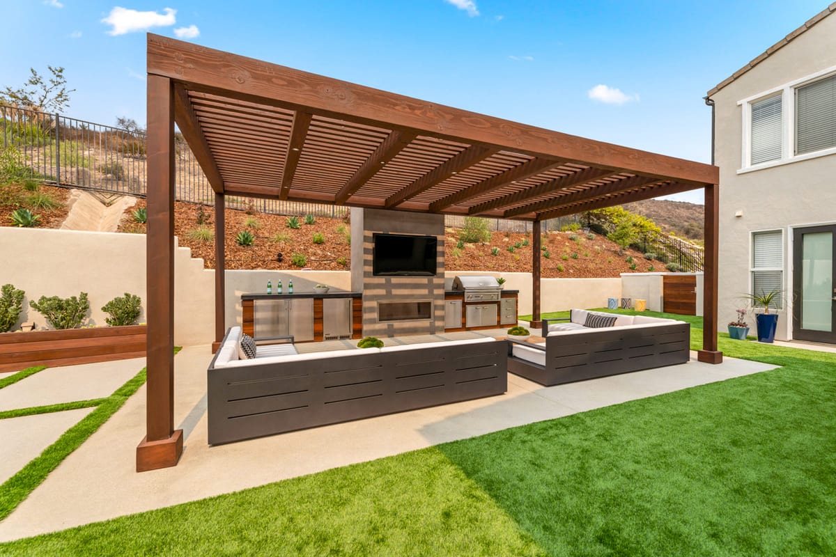 Clean Contemporary Backyard - JRP Design & Remodel, Inc.