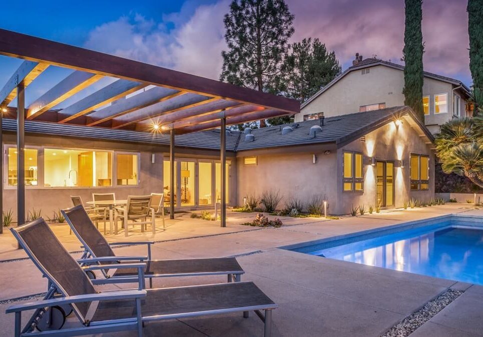 Captivating mid-century remodel backyard in Westlake Village by JRP Design and Remodel