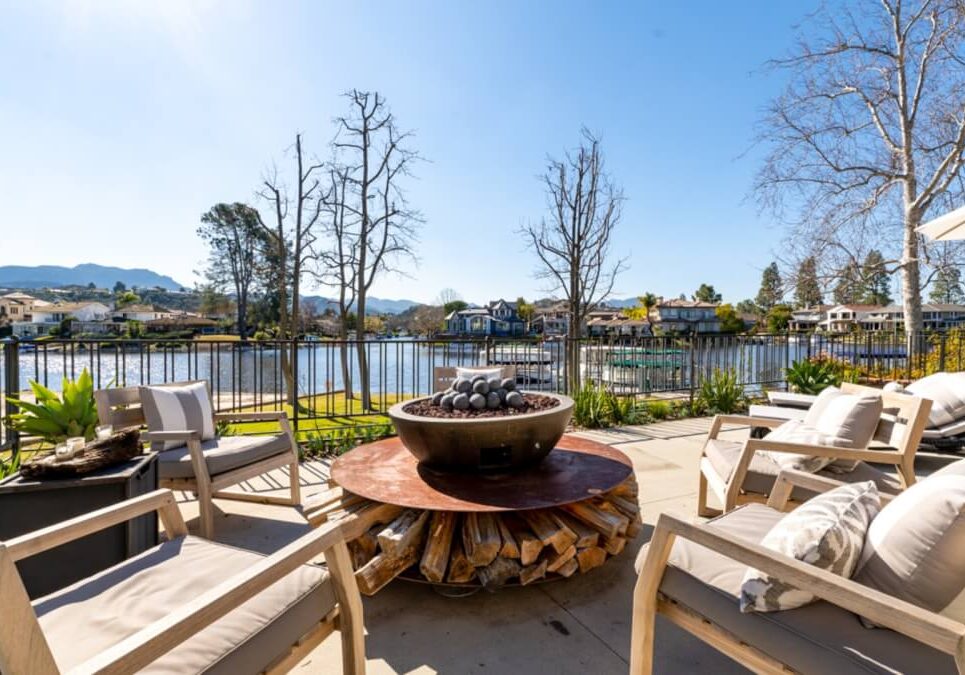 Contemporary lakeside backyard remodel in Westlake Village by JRP Design & Remodel